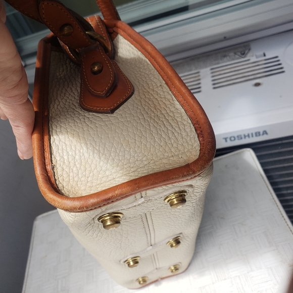 Vtg 90s Dooney & Bourke AW Beige British tan Pebbled Shoulder Bag - Picture 10 of 16